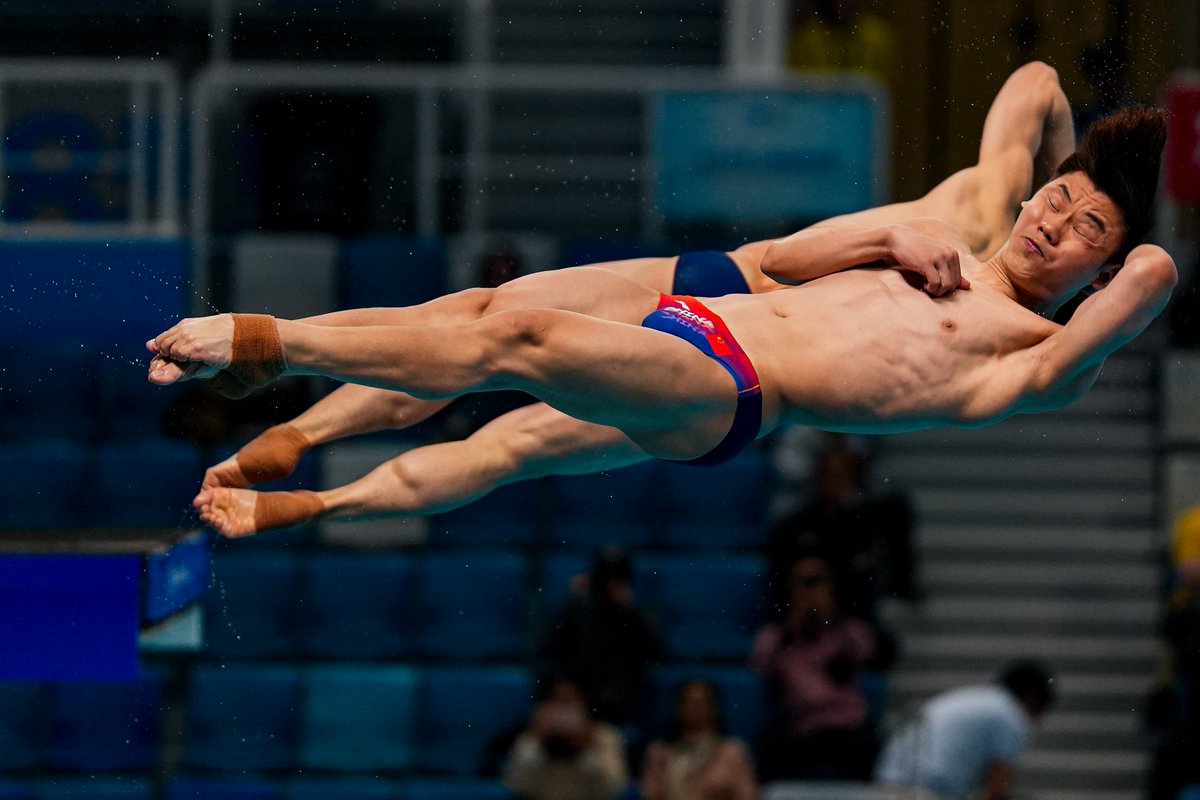 CGTNSportsScene's tweet image. 🏆🇨🇳 #China’s Wang Zongyuan &amp;amp; Zheng Jiuyuan crush the men’s 3m synchro at the #DivingWorldCup Super Final in #Beijing.   

💯 Flawless: 6 dives, all ranked 1st, total score 460.68 for gold, China’s first gold of the finals.

🤩Diving dominance, as expected.