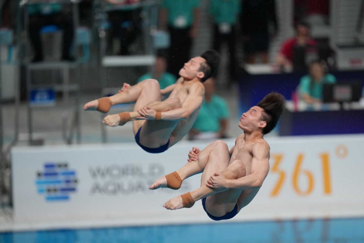 CGTNSportsScene's tweet image. 🏆🇨🇳 #China’s Wang Zongyuan &amp;amp; Zheng Jiuyuan crush the men’s 3m synchro at the #DivingWorldCup Super Final in #Beijing.   

💯 Flawless: 6 dives, all ranked 1st, total score 460.68 for gold, China’s first gold of the finals.

🤩Diving dominance, as expected.
