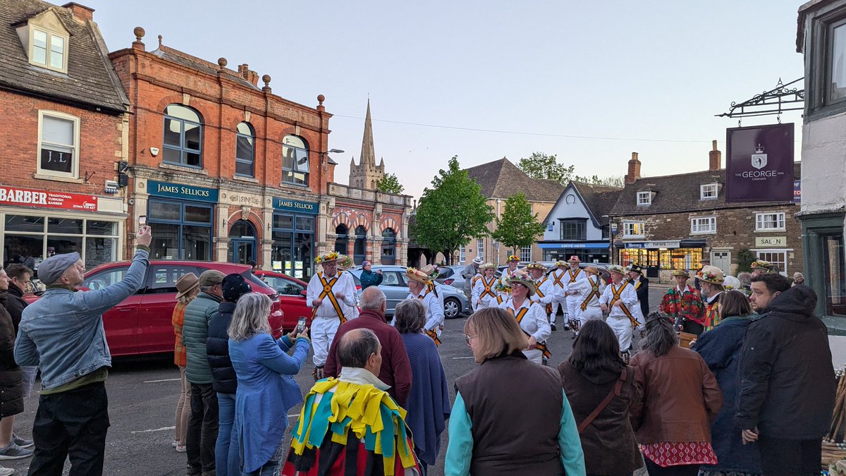 RutStamSound's tweet image. Good Morning #Oakham! Rutland Morris officially began their summer dancing season with their traditional Dawn Dance for May Day at 5.17am. After their performance, they're enjoying breakfast in The George Inn Oakham #Rutland