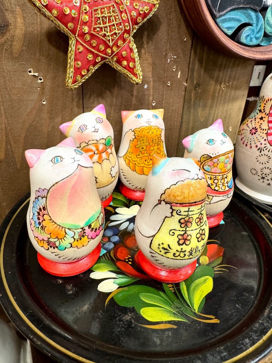 5月の特集コーナー②はta-nyaさんによる個展「ほとんど Cat's
