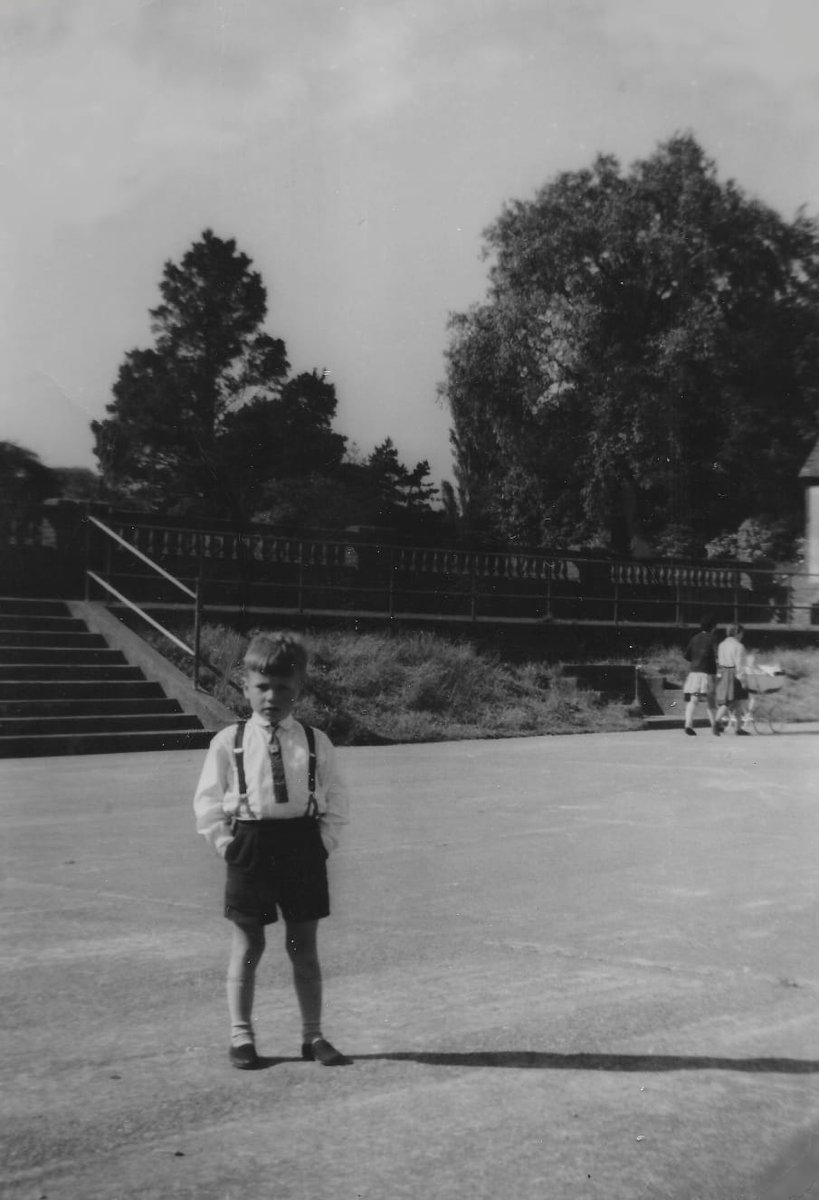 CeliaHibbert's tweet image. Out in 3 #Wolverhampton Wards y'sterday: East Park, BIlston North &amp;amp; Bushbury South/Low Hill. The 1st photo is @reformparty_uk candidate for East Park in junior #school uniform, right in EastPark. Look at the difference; clean streets! Now fast forward to ‘multicultural’ #Britain
