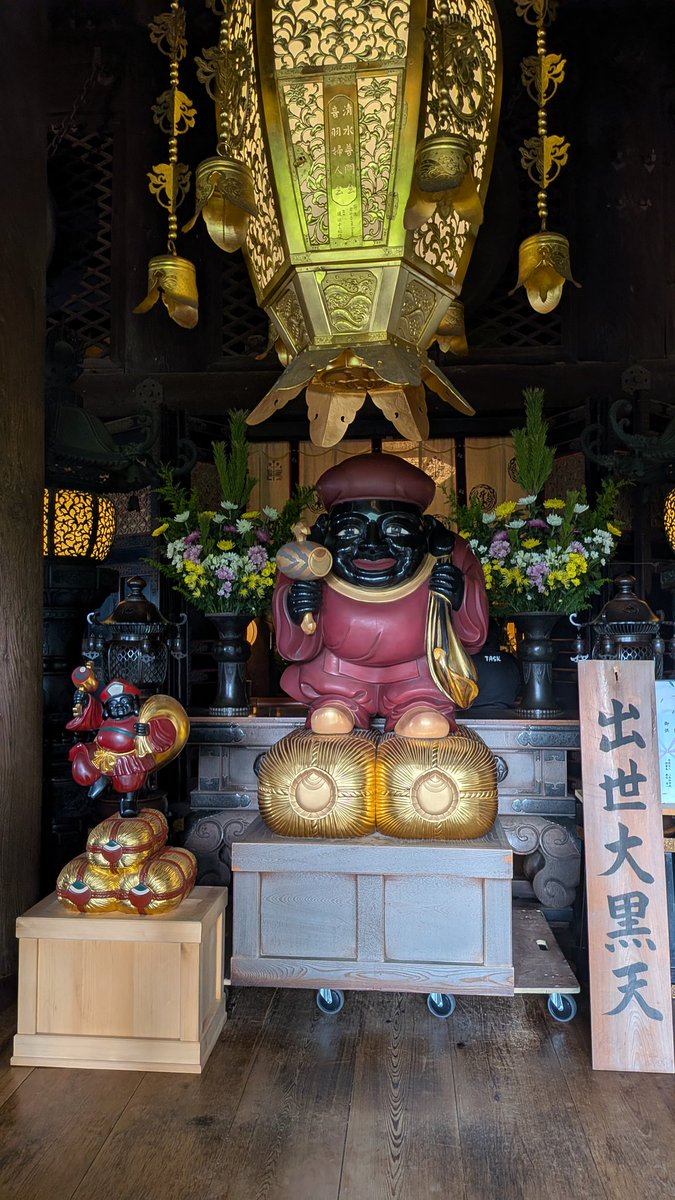 task_kougeikan's tweet photo. 【清水寺作品展@TASK京都伝統工芸大学校】清水寺経堂にて開催中です。本日、本堂で出世大黒天さんの法要を執り行っていただきました。2005年に修理させていただいたご縁が20年となりました。感謝。#伝統工芸#後継者育成#京都伝統工芸大学校#京都美術工芸大学#京都建築大学校#京都美術工芸館 https://t.co/yX6mtlXqEV