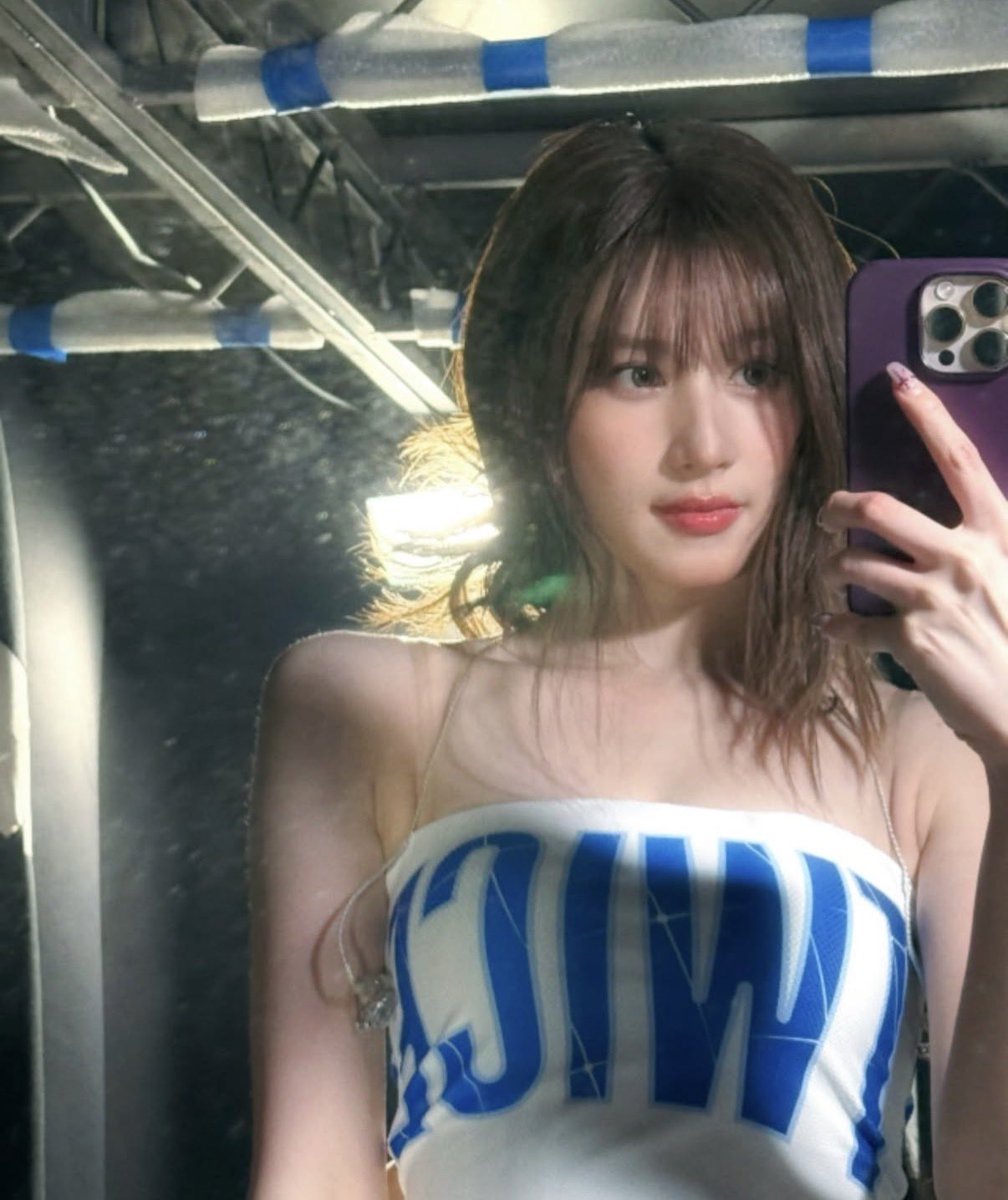 藍 tweet media