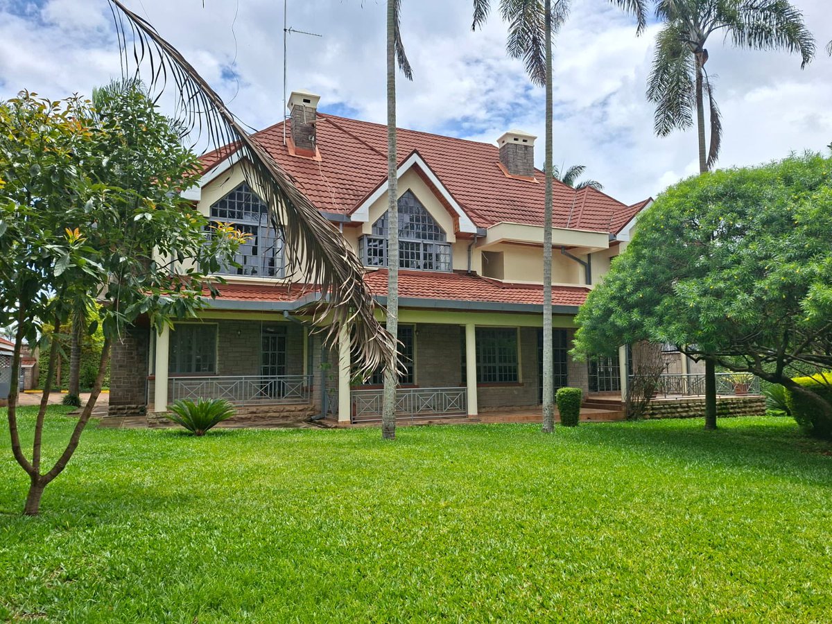 h_misoii's tweet image. Runda-5 bedrooms #villa on half acre 
All ensuites #forrent 
Lounge with separate dining 
With separate 2 bedrooms guest wing 
Staff quarters 
500K #Runda