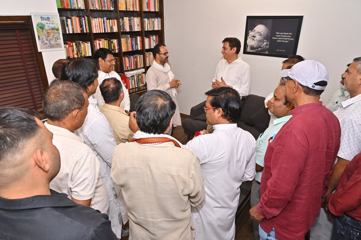 INCDelhi's tweet photo. दिल्ली कांग्रेस के यशस्वी प्रदेश अध्यक्ष श्री @devendrayadvinc जी के कार्यकाल के दो वर्ष पूर्ण होने पर विभिन्न क्षेत्रों से आए संगठन के पदाधिकारियों और नेतागणों ने शुभकामनाएं प्रेषित की।
#2YearsOfDevenderYadav https://t.co/u1nGs9p21D