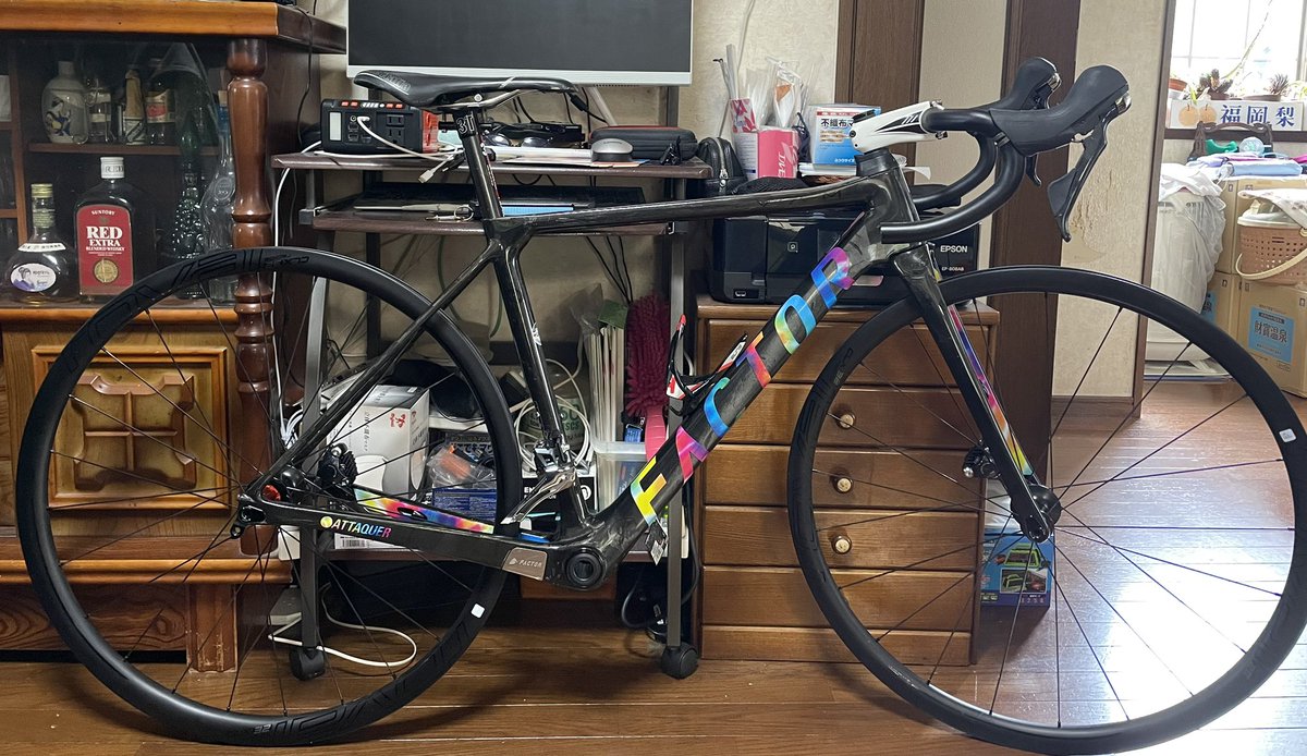 pourquoipas1119's tweet image. ホイールを付けたら一気にそれらしい感が出てきた🚲早く走らせたいものだ👍🏻

#ロードバイクの楽しみ方 
#factor
