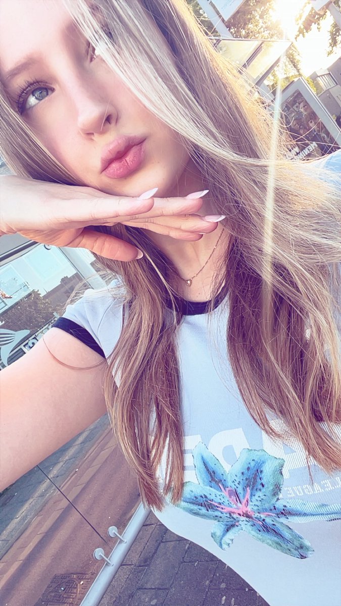 Julathehottest's tweet photo. Hahah ik drain mijn zielige subjes leeg
findom findomnl https://t.co/9TFtcTo6C0