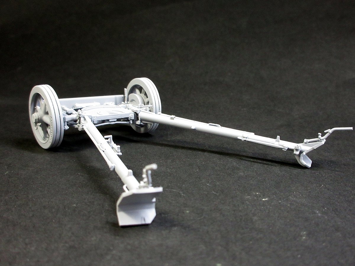 Yoshi84525254's tweet photo. 【Pak40 製作開始】
台枠組みました。
この手の牽引砲は作るの初めてだけど良き雰囲気です。
開脚式砲架はもっと開きたいところですが地面の制約があるので余り開けません😅
#MiniArt #Pak40 https://t.co/FN1cRSThS7