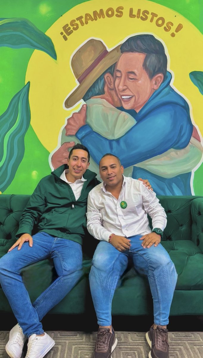 camiloserrrano's tweet photo. Acompañamos al @PartidoVerdeCoL en el acto de apoyo a @IvanCepedaCast &amp; @aida_quilcue una gran alianza por la vida 🌻 celebramos este momento con nuestro senador @JohnAmayaR unidos en la alianza por la vida que representa la esperanza de una Colombia Grande 🌻 https://t.co/bybHaN43bZ