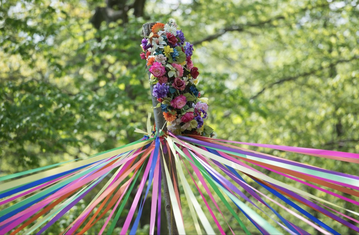ajlxwebmail's tweet photo. May Day!
Historically associated with rural celebrations of spring, including maypole dancing and crowning a May Queen. https://t.co/L4rCygoQf5
