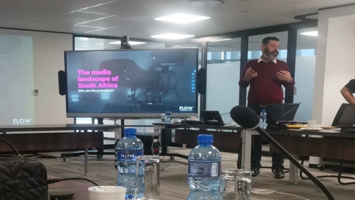 Flow Communications tweet media