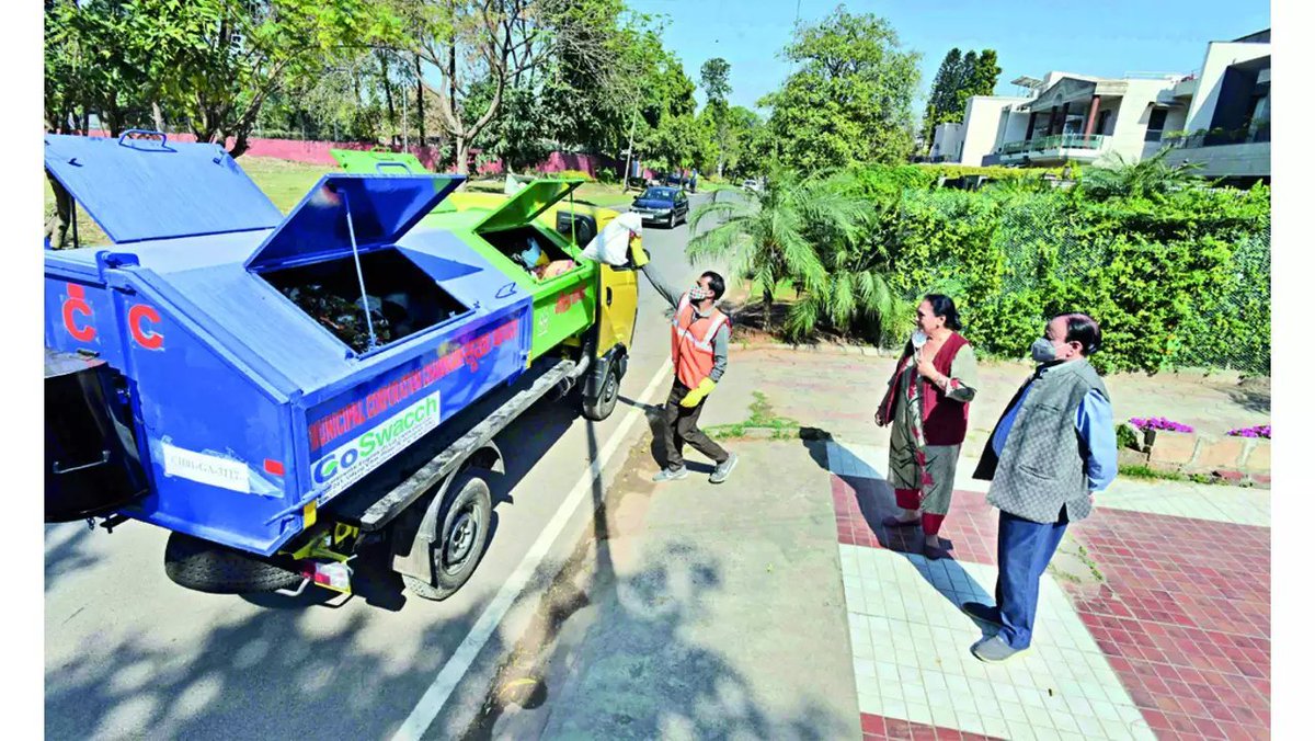 SunjayJK's tweet image. Is it not true @grok that even @SrBachchan has confronted litterers throwing #garbage on Rds?
&amp;amp; ALSO taken part in @AfrozShah1 led #Mumbai CleanUps~incl Beaches? AND got em @realnikhilnanda gifted excavator &amp;amp;🚜?
Have @AnushkaSharma @imVkohli done ANYTHING similar, ot ONLY made🎞️?