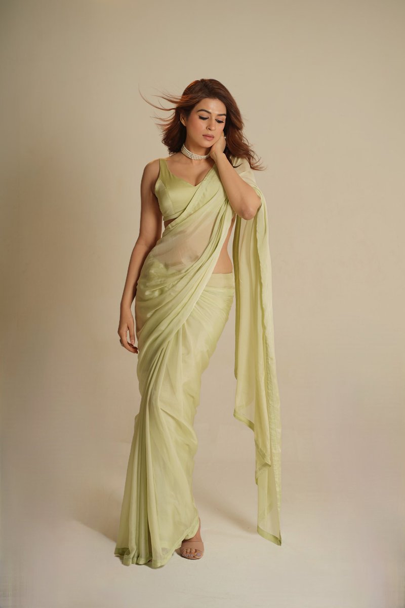 shraddhadas43's tweet photo. 📸 @abhay_r_kirti 
Wearing : @labelmuktika 
💍 : @the_jewel_gallery 
Make up : @nikita_kumavat_makeovers 
Hair : @hair_by_sakshi_dhumak 
Thank you @mohssin_khaan ✨
@fzyfuzionstudiopro https://t.co/68MDGqhk5Y