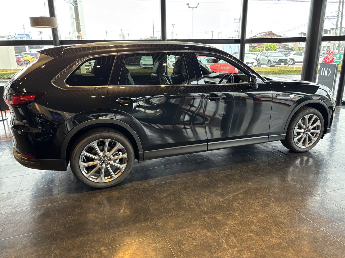 kazuyastone's tweet image. CX-60の一年点検
MAZDAにおります

展示車のCX-80
60を上回る全長

カッコええ🤤

#MAZDA #CX60 #CX80 #新車一年点検