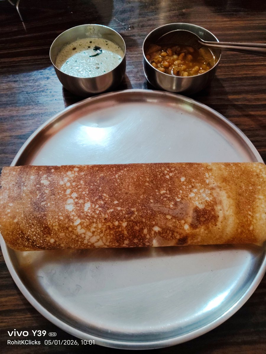ROHITKUMBHOJKAR's tweet image. The other day instead of Kurma saw this combination being served along with Chutney.
#Experiment
#FoodieRohit
#Homemade