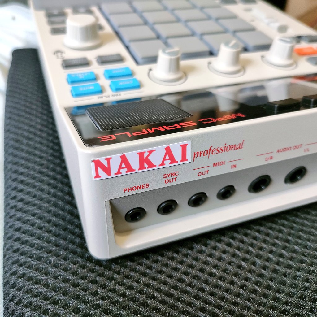 gauloisesark's tweet image. あとAKAI製品購入時の恒例行事も行いました #AKAI #mpcsample