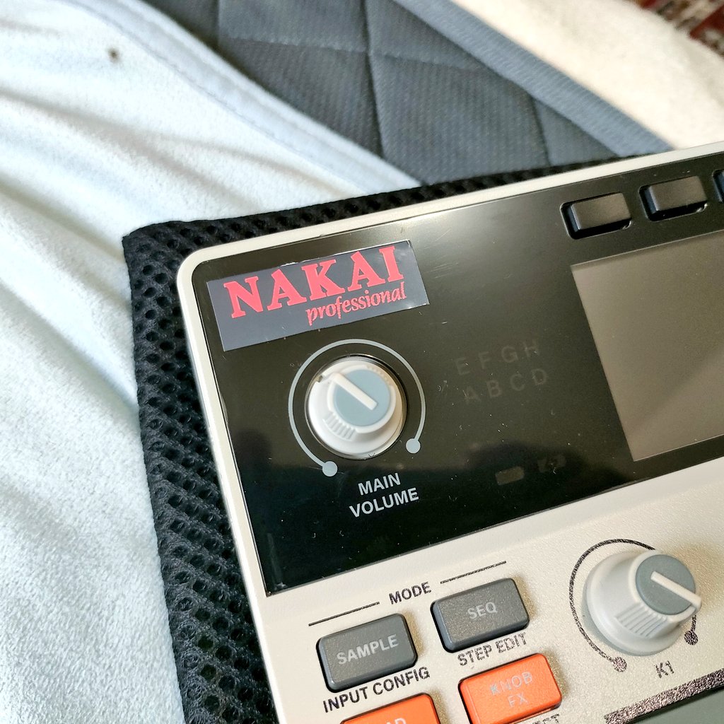 gauloisesark's tweet image. あとAKAI製品購入時の恒例行事も行いました #AKAI #mpcsample