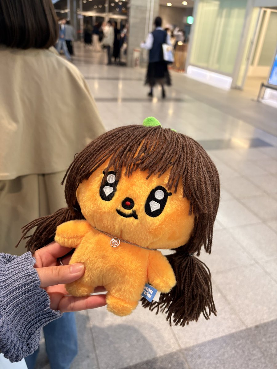 メボコン、歌うますぎて最高すぎた！！
しっとりからテンションあげあげまで
楽しますぎましたもっと近くで見たいです笑
友達の最高すぎるアレンジ🍊🤍