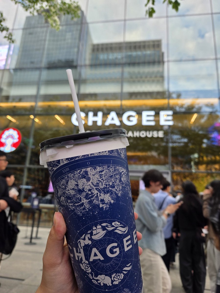 bass_309's tweet photo. 어제 강남역 차지 갔다왔는데 오후 3시 반쯤 주문했고 180분 예상이었는데 1시간? 1시간 반? 만에 픽업가능이랑 픽업완료가 동시에 떴음,,, 헐레벌떡 갔는데 5시 반 정도에 픽업했고 다행히 늦었다고 버리진 않으심 대신 얼음은 다 녹아있었다 백아절현으로 먹었는데 넘 맛있었음!! ^_____^ https://t.co/uLTEeDX8Ym