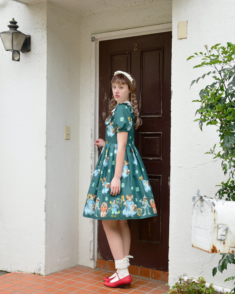 Emily Temple cute tweet media