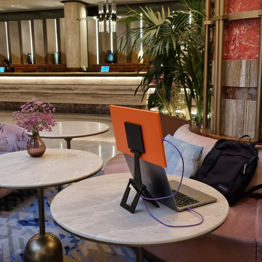 espressodisplay's tweet image. Hotel Lobby for Work?! 

A great little workspace between meetings in the CBD. Sydney, Australia.

espresso Display + MacBook Pro + Art Deco = A splendid mix.

#businesstravel #workspace #businesstech #hybridwork #portablemonitor