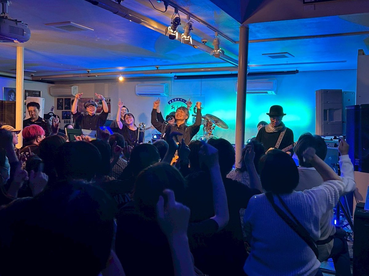 yoko_perc's tweet photo. 9/26(土)
soulsin-g and his bandワンマンライブ
@函館 金森ホール

本日5/1(金)よりチケット発売開始！
わたしもチケット常に持ち歩いてます！
お気軽にお声がけくださいませ🌷

すぐに直接会えない方もご予約方法色々あるので、まずはご連絡ください！
満席で迎えたい☺️
遠方の方も旅行がてらぜひ！ https://t.co/BgPxmDztdl