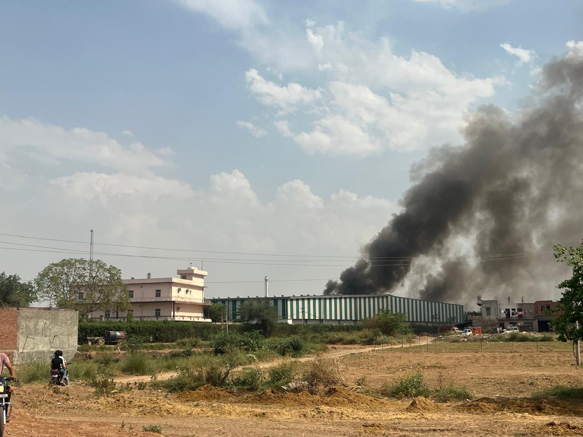 MohdShahidMewat's tweet image. Fire breaks out at meat processing plant in Satakpuri village reportedly in a bone-burning unit. Allegations of negligence against factory management demand urgent investigation. @cmohry  @CPCB_OFFICIAL
@Haryana_spcb #FireAccident #IndustrialSafety
