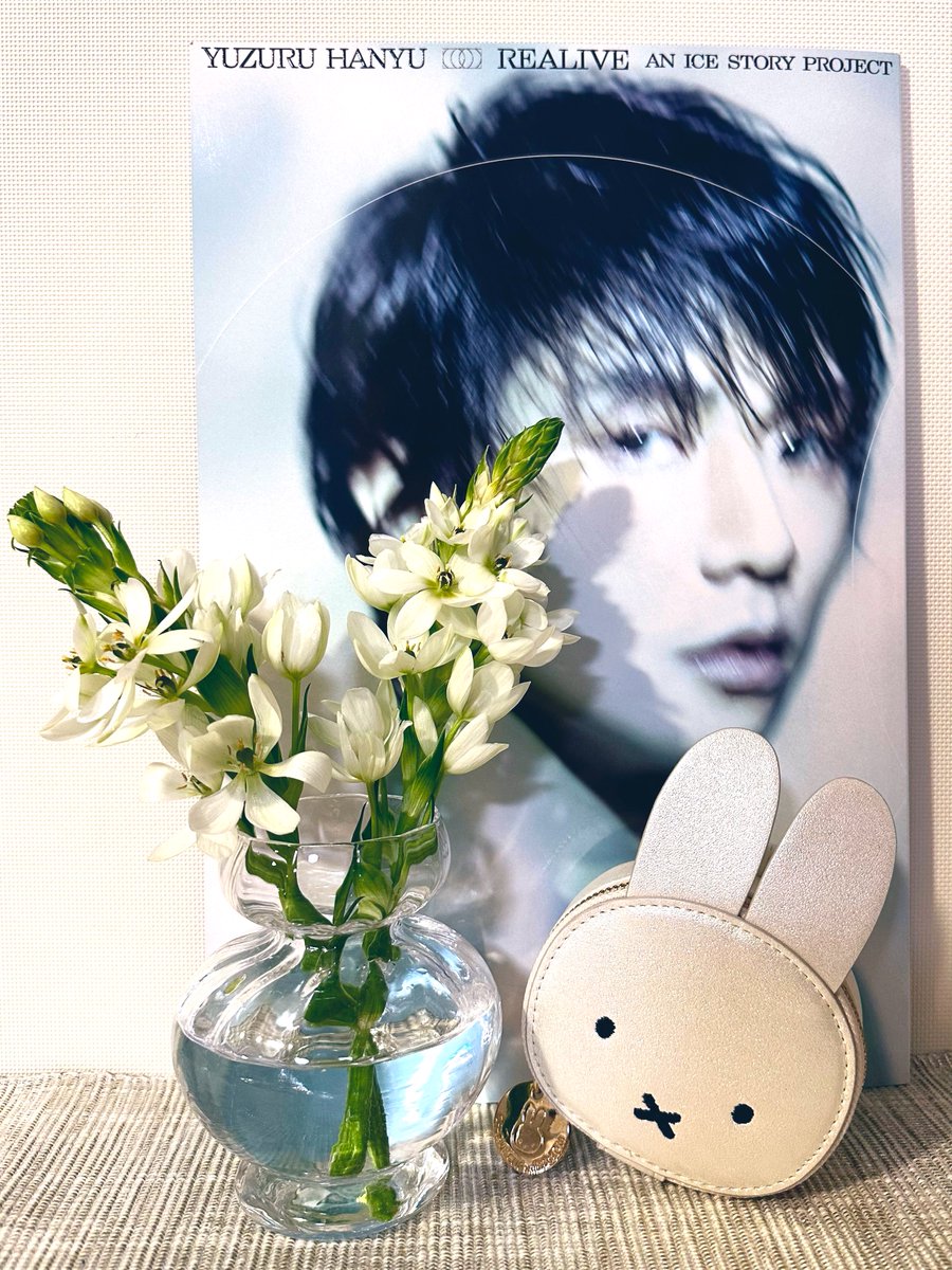Sorano_hoshini's tweet image. 🐰🐰white🐰
待ち侘びた春が終わり、あっという間に新緑の季節
#REALIVE だけでも凄かったのに #Prequel まで観れて #WHITE...の楽しみが先に待っていてくれる幸せ✨
互いを思いやるおまじない🪄💫フレーズに入ってるwhiteが次のICE STORYの名前って嬉しい
次会う時まで皆様どうぞお元気で☺️
#羽生結弦