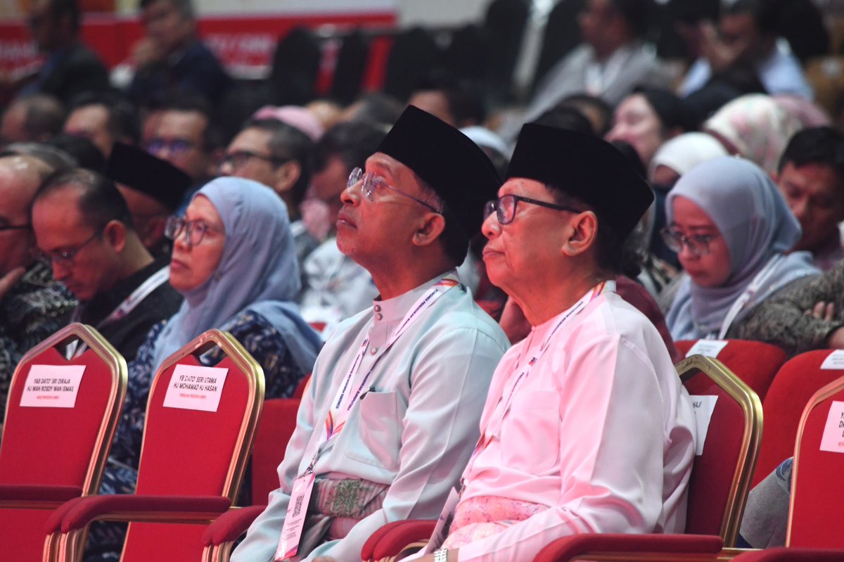 MOHEOfficial's tweet photo. KONGRES PENDIDIKAN BUMIPUTERA 2026: RANGKA HALA TUJU BAHARU PERKASA GENERASI MASA HADAPAN

Baca lanjut: https://t.co/XxuUg7esbB

@ZambryOfficial @AdamAdli 

#RancakkanMADANI
#MADANIbekerja
#MalaysiaMADANI https://t.co/oq6NHS9uwa