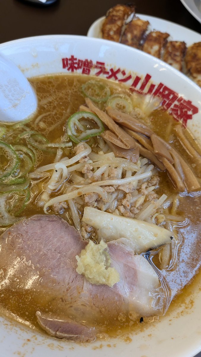 北海道には行けないけど
味噌ラーメン山岡家行ってきた
本州でも食べられる🫶
北の地で命揺らして来てください❤️‍🔥
#味噌ラーメン山岡家 
#KingGnuCENTRALTour2026
