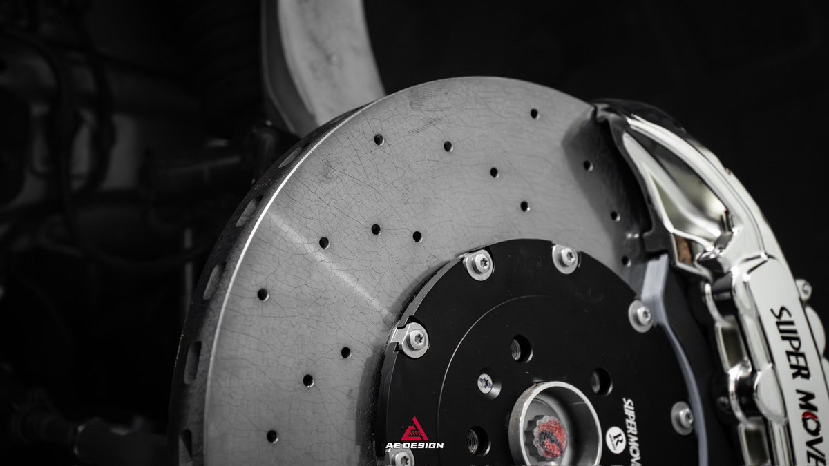 SUPERMOVE_Dash's tweet image. Top-Tier Case Study: ZEEKR 9X 
Model: SUPER MOVE SR10/SE4pro 10-piston front, 4-piston rear
Color: Nickel-plated
Better visual effect, more extreme performance experience.
#supermove #ZEEKR9X #brakes #carbonceramicdisc