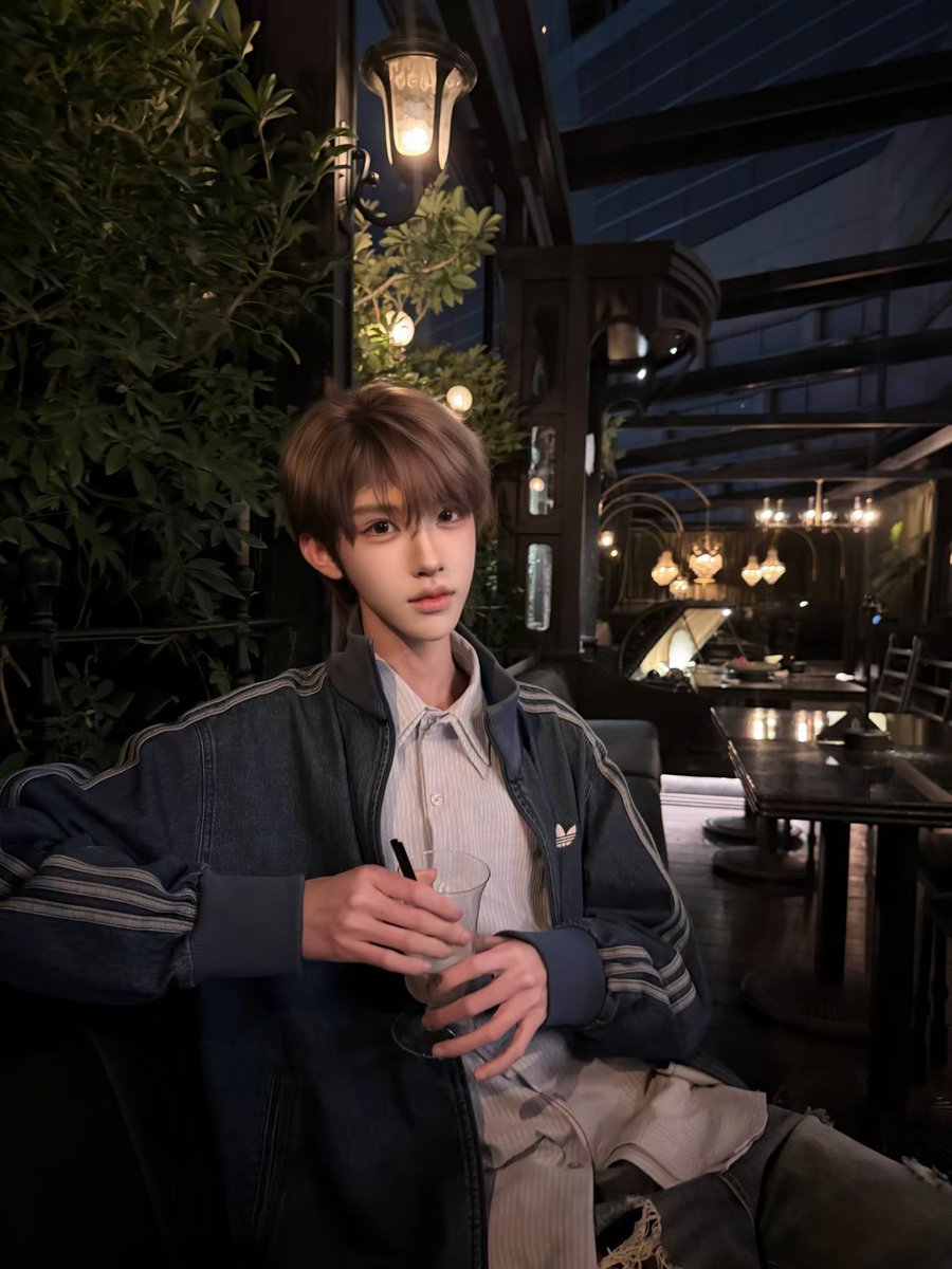 小白龙（男模经纪人） tweet media
