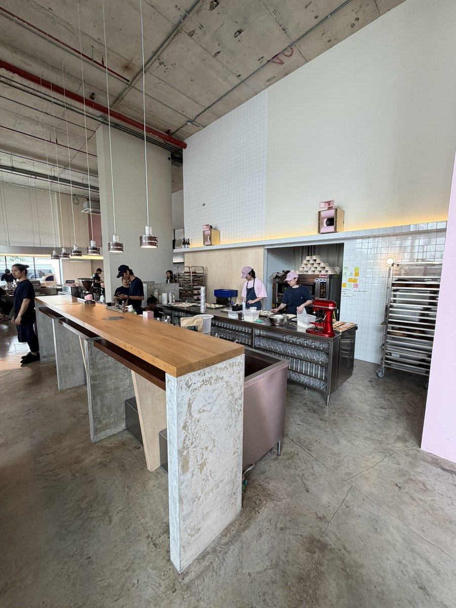 TheBangkokIam's tweet image. The newest Larder location in Chatuchak has an energetic vibe, lots of carbs, and a good staff.

maps.app.goo.gl/tb2PuHFz1GN9qE…

#BangkokCafe #Chatuchak #Bangkok