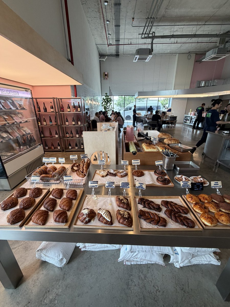 TheBangkokIam's tweet image. The newest Larder location in Chatuchak has an energetic vibe, lots of carbs, and a good staff.

maps.app.goo.gl/tb2PuHFz1GN9qE…

#BangkokCafe #Chatuchak #Bangkok