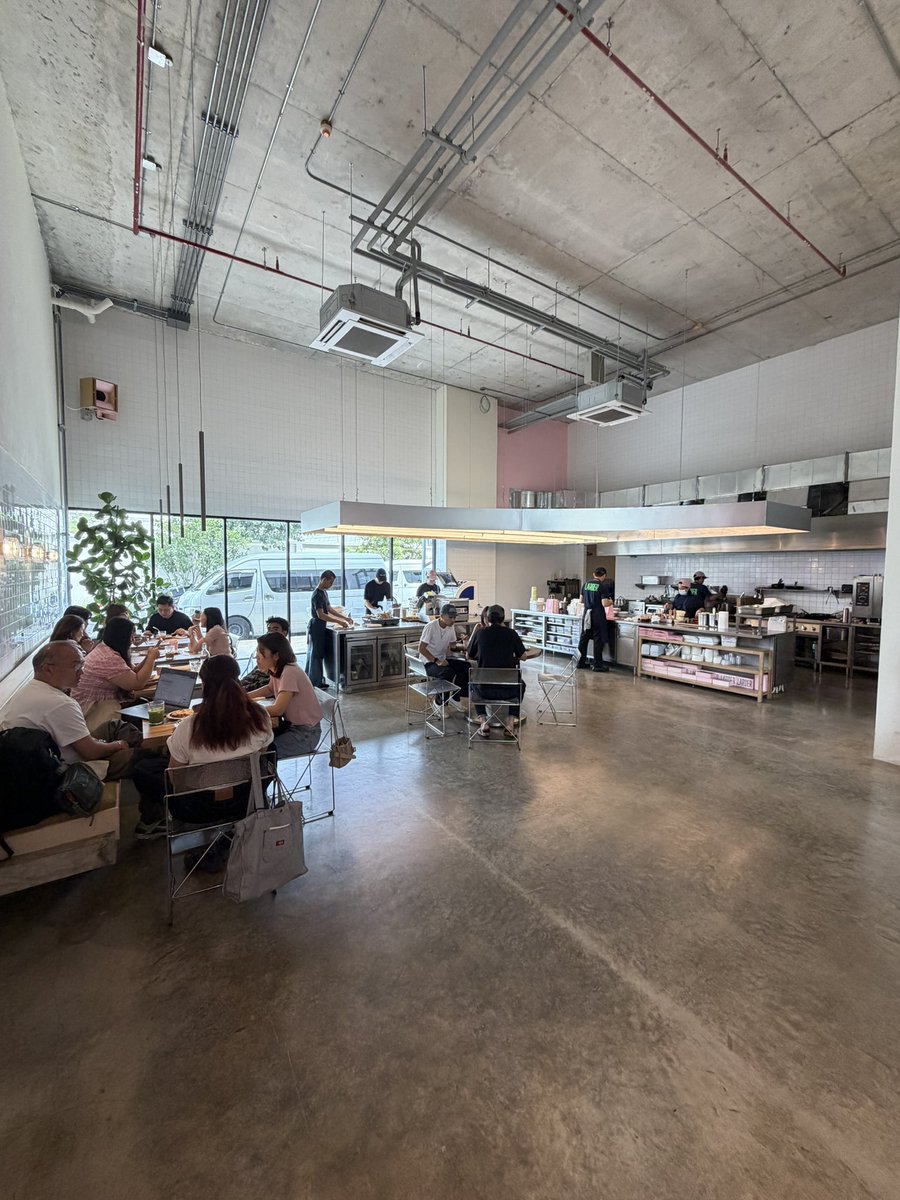 TheBangkokIam's tweet image. The newest Larder location in Chatuchak has an energetic vibe, lots of carbs, and a good staff.

maps.app.goo.gl/tb2PuHFz1GN9qE…

#BangkokCafe #Chatuchak #Bangkok