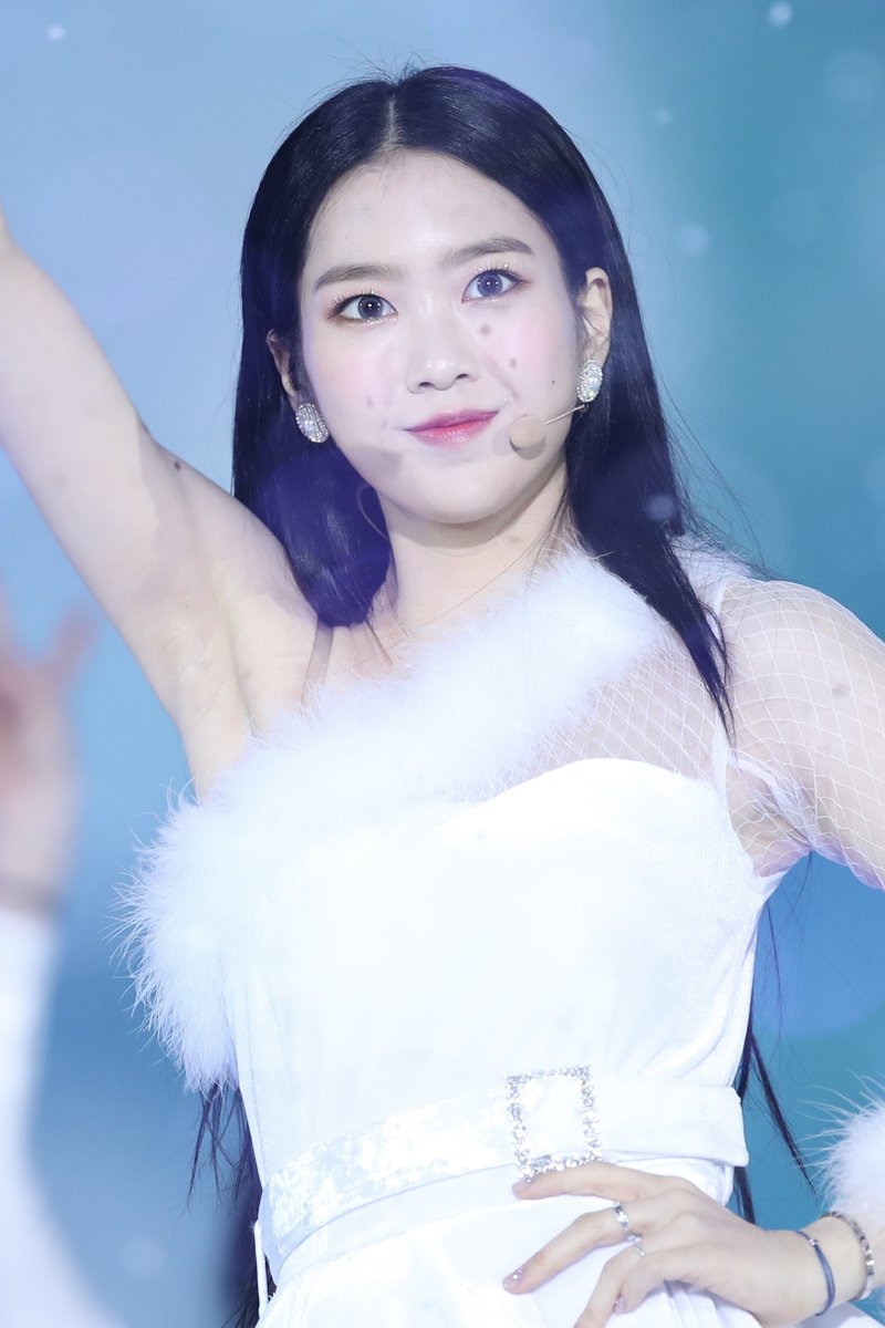 k_pop_data_'s tweet photo. 191225 Jiho at SBS Gayo Daejeon

Loard in 4K

#Jiho #지호 #OhMyGirl #오마이걸 https://t.co/A1DbDxbb88
