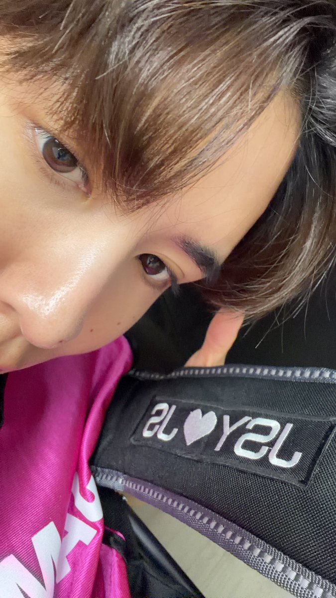 อยู่เป็นดอกไม้ให้กันมาจะ 2 ปีแล้วหรอเนี่ยรักทุกคนมากๆเลยนะขอบคุณที่คอยดูแลและเป็นห่วงกันมาตลอดเลยทั้งก่อนจะเป็น JSY หรือหลังเป็น JSY อยู่ด้วยกันแบบนี้ไปนานๆน้าา 🤍🌼

2Y JSY BESIDE JAMES
#2ndYearwithJSY