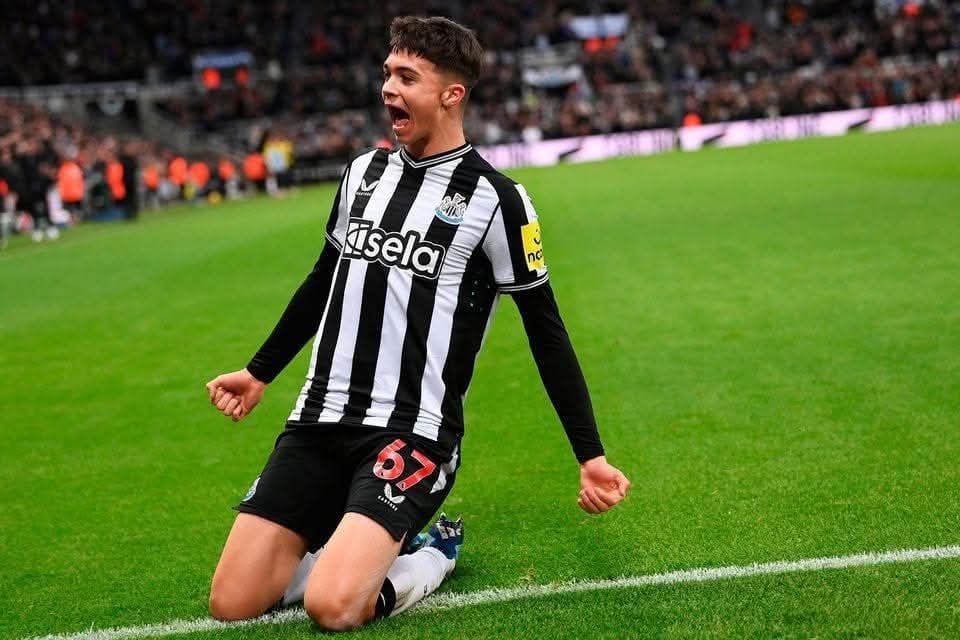 Magpie24_7's tweet image. Happy 20th birthday to Newcastle United midfielder Lewis Miley 🥳

#NUFC #NUFCFans #Newcastle