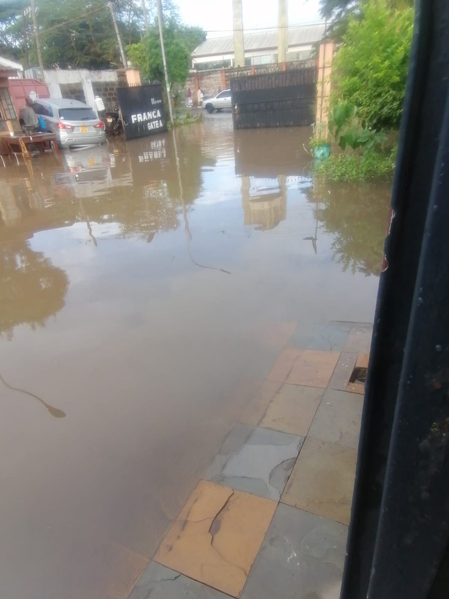 chngugi's tweet photo. @KeNHAKenya @ntvkenya @StandardKenya @citizentvkenya @KenyaGovernors @CCNairobi this is the daily scene @ Villa Franca est during the current rains. The flood waters r coming frm the Nrb Expressway tht @KeNHAKenya has refused to properly drain off making their way into the est! https://t.co/OIhd318MV9