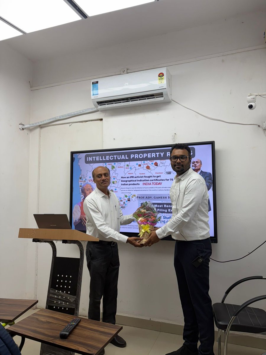 Ganeshhingmire's tweet photo. It is always a privilege to engage with law students on Intellectual Property Rights &amp; Geographical Indications. They represent the future leadership in the IP domain, with the potential to contribute meaningfully to collective progress &amp; nation-building. @narendramodi @PMOIndia https://t.co/AMoAZgbBkQ