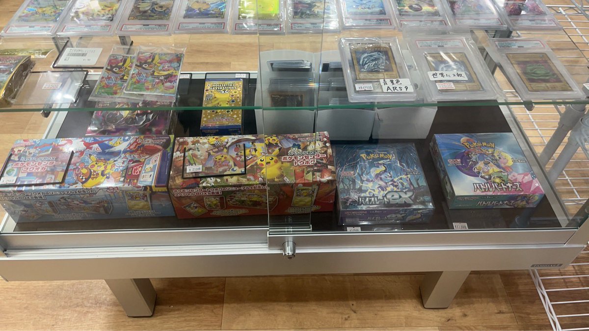 circus2525's tweet image. PSA graded Pokémon cards at crazy low prices🔥

andBOX
Only 10 minutes from Kitasenju Station
Definitely worth the visit 👀
Hidden gem in Tokyo for collectors!

#PokemonCards #PSA #TokyoCardShop #PokemonTCG