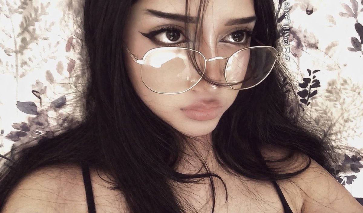 MMAflop3's tweet image. Haiiii sending and calling anybody for some Robux pls dm me, and yes that is me u can even reverse image search for all I care🤍🤨 #nsfwtwtًً #girl #robux