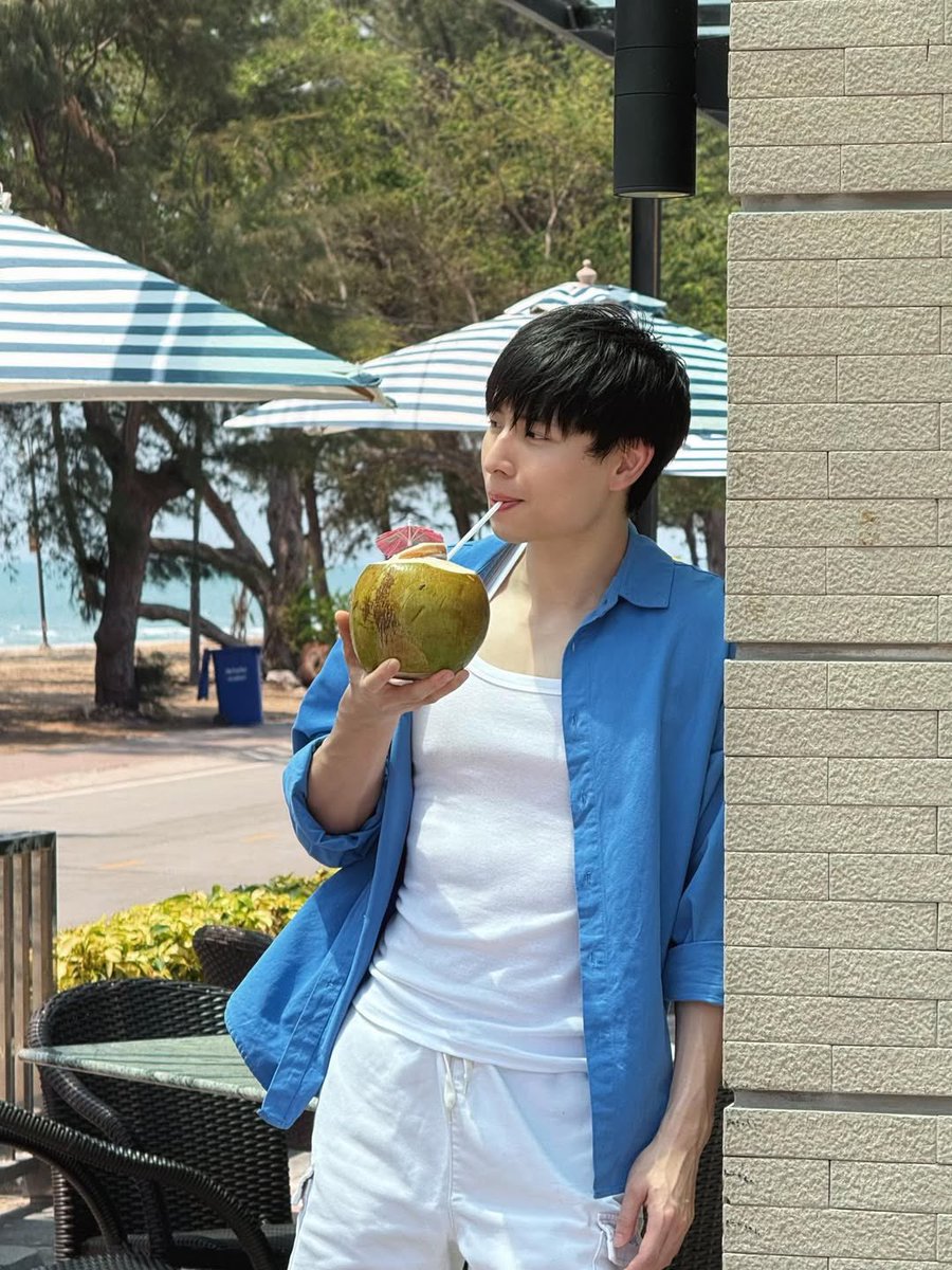 bankpas_support's tweet photo. [IG Update]

แบงค์มาโพสต์รูปค่ะ 💖

“🌊 Ocean Air 💨"
🎵 Kamal. - blue

📌 https://t.co/YwwXMrKh2n

ฝากทุกคนติดตามและรอให้กำลังใจแบงค์ในเส้นทางใหม่ครั้งนี้ด้วยนะคะ 🥺

#bankpasspol https://t.co/3JWXwrWckD