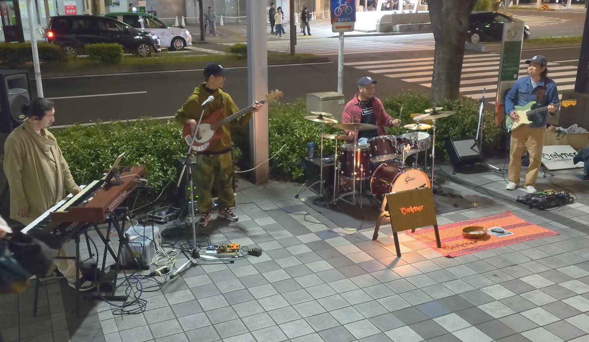 ellmer_JAM's tweet photo. 今日と明日は天気が良いので外で演奏しようかしら。明後日は天気に関係なく室内で演奏しようかしら。

(((STREET ECHO vol.15)))

◆路上◆
5/1(金),5/2(土)
栄交差点付近 20:00頃〜

◆室内◆
5/3(日)
栄 Memory Lane
OPEN / START：19:00 / 19:30
CHARGE：¥3,000+1D https://t.co/V8wSWdYloV