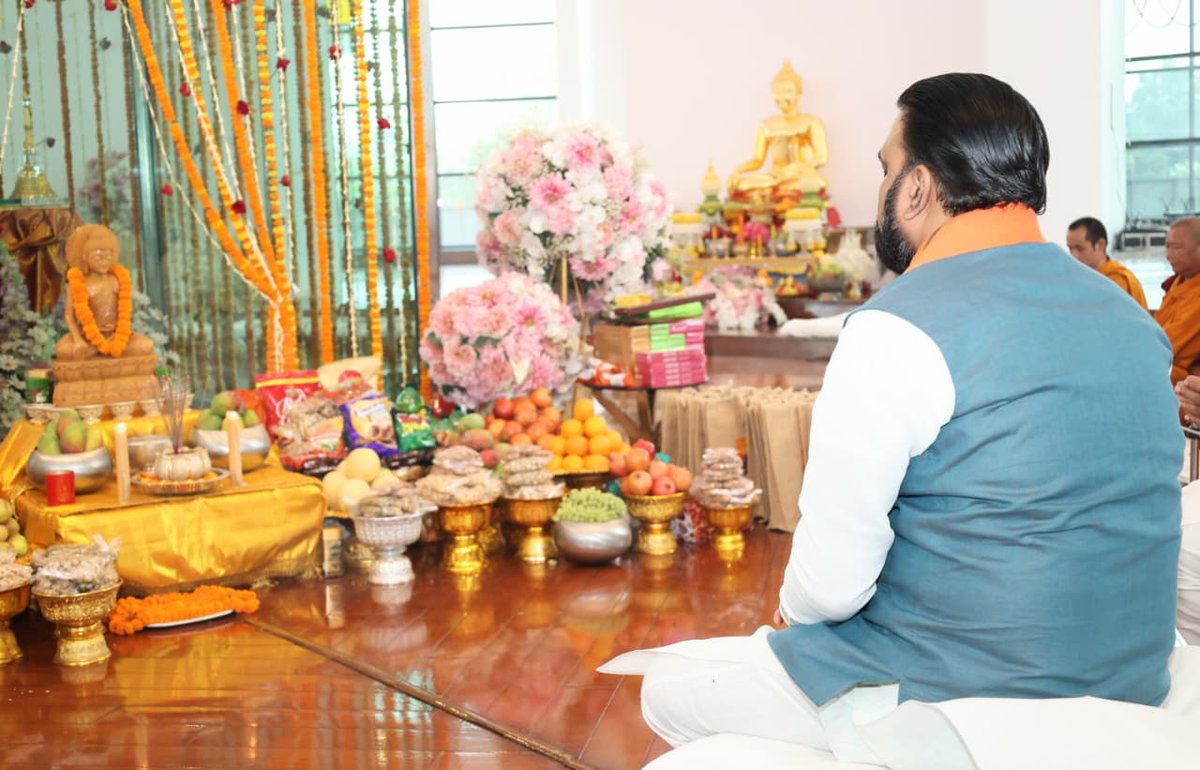 बुद्ध पूर्णिमा के पावन अवसर पर पटना स्थित बुद्धा स्मृति पार्क में भगवान बुद्ध के जीवन संदेशों को ध्यान कर श्रद्धापूर्वक पूजन-अर्चन की।

भगवान बुद्ध का जीवन हम सभी के लिए प्रेरणास्रोत है। उनके अष्टांगिक मार्ग पर चलकर हम संतुलित, सार्थक और समरस जीवन की दिशा में आगे बढ़ सकते हैं।