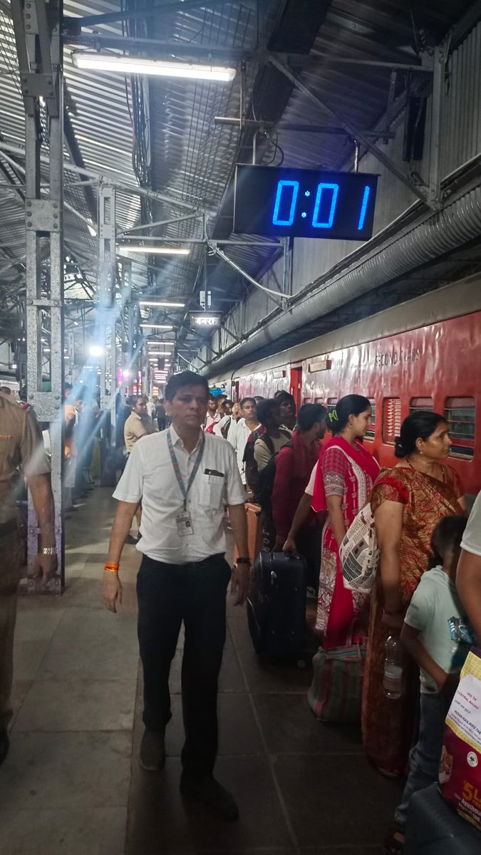 Sr DCM Mumbai CR tweet media