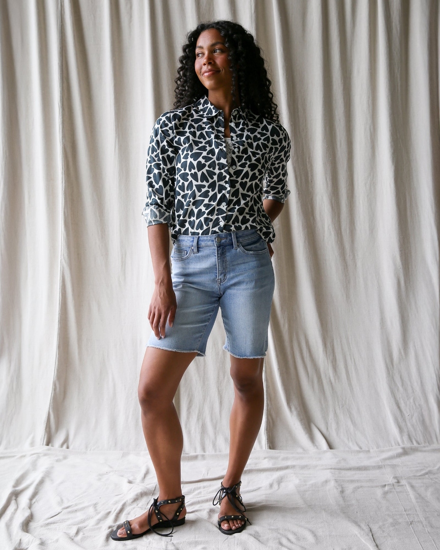 amomentofnow's tweet image. Ready to fall in love with your new favorite top? 💫 The More Love Top from Downeast features a collared neckline, button-down front, and soft cotton. Try it at amomentofnow.com/products/more-… ❤️ #DowneastFashion #MoreLoveTop #NewArrivals #CuteTop #CottonTop