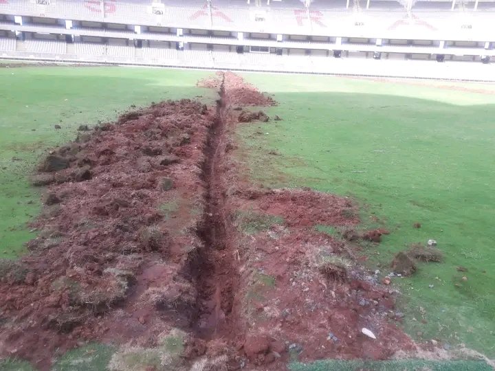 UtdBull's tweet photo. Moi International Sports Centre Kasarani playing surface removed https://t.co/FotHgBcqBo