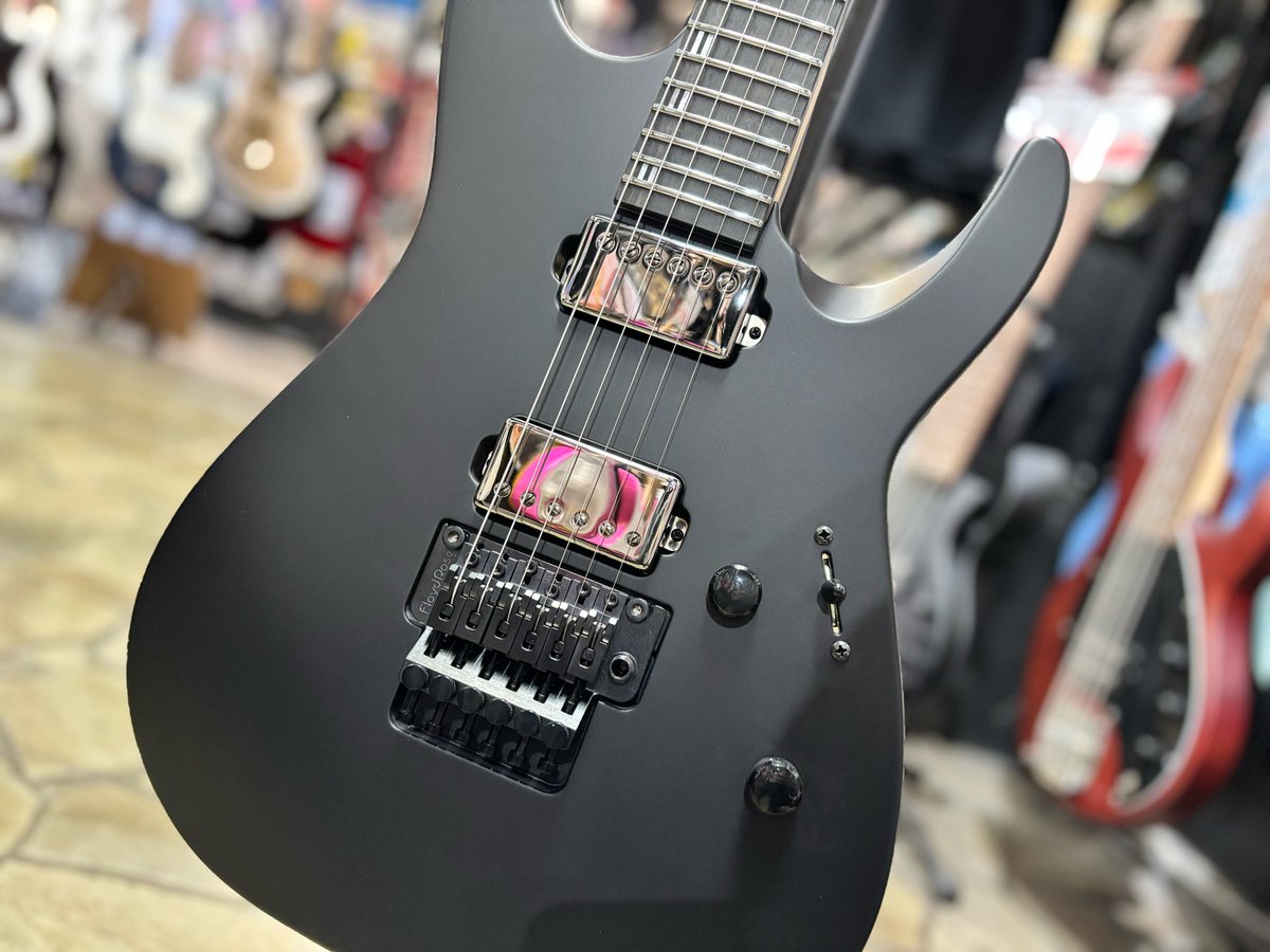 bbsapporock's tweet image. 【#ESP M-II DX】の紹介です✨

ボディに直接ピックアップを固定するダイレクトマウントが採用されており、よりタイトなサウンドを実現しております‼️

カラーは Black Satin で高級感が溢れています…🤤

後ほど通販にも掲載しますのでお待ちください‼️

ご来店お待ちしております♪

#BIGBOSS札幌