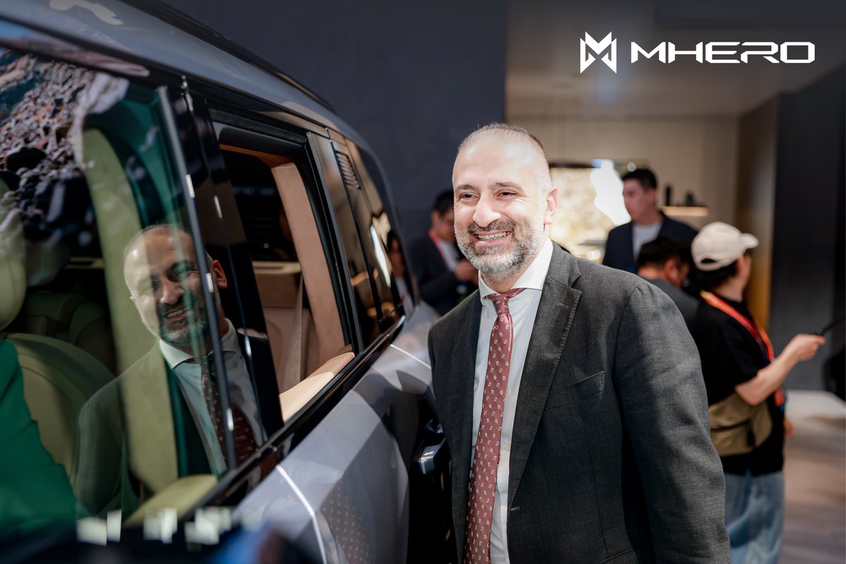 MHERO_Motor's tweet image. 🌍 International visitors at MHERO booth,  DONGFENG MOTOR BEIJING INTERNATIONAL AUTO SHOW - witnessing the quiet intelligence beneath the rugged surface.

📅 04.24–05.03, 2026
📍 Booth A301, China International Exhibition Center, Beijing

#MHERO #NeverBackDown #AutoChina2026